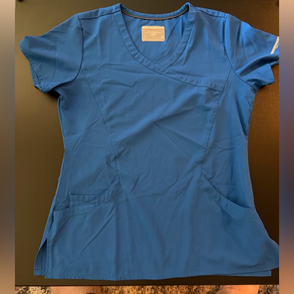 Women’s Sketchers scrub top